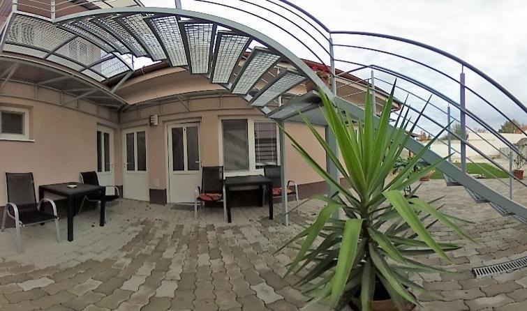 Sunny Apartman Štúrovo Exterior foto